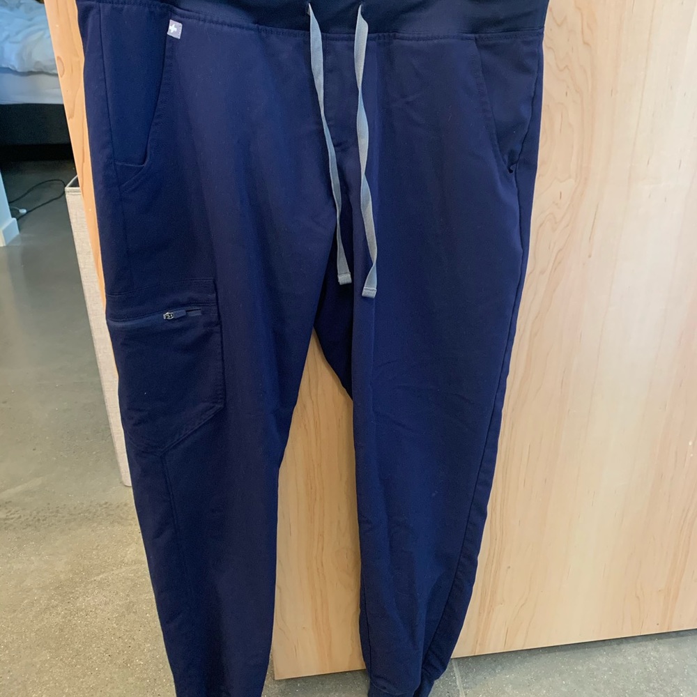 Figs women’s navy jogger scrub pant medium